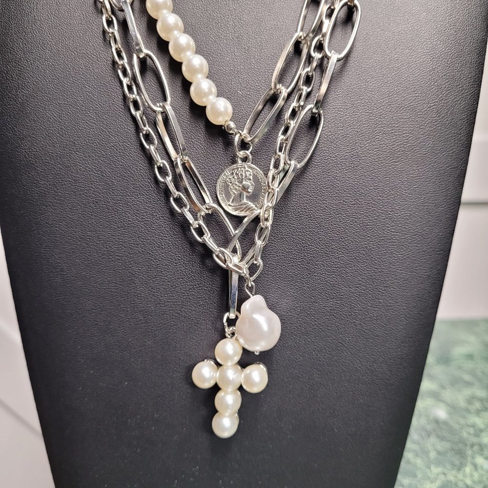 NWT 3 Layer Pearl Necklace Set